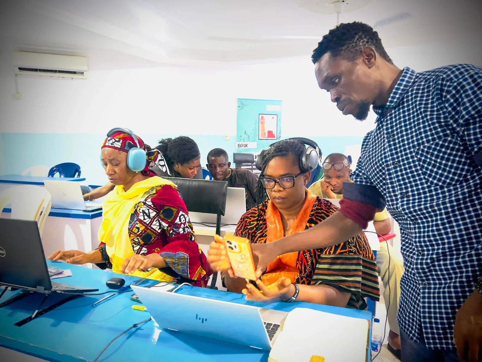 Mobet Media Academy practical classroom training photograph 4
